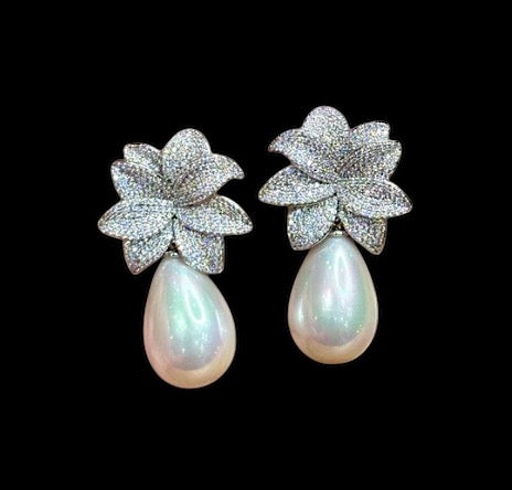 CARNI FLOWER PEARL DROP EARRINGS